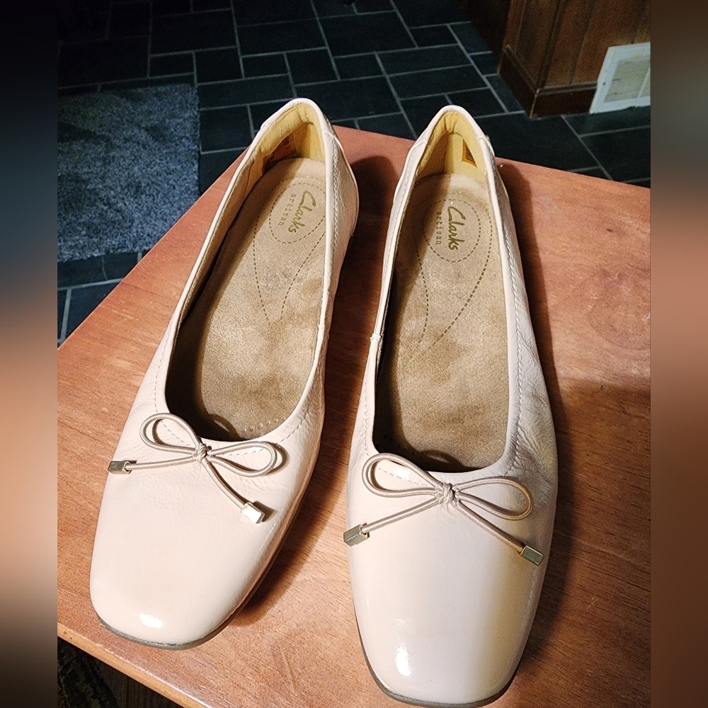 Clarks Artisan 60830629 BLUSH color Womens size 8.5 M Flat Shoes (AV9)